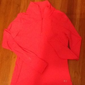 New Women's Under Armour Top
